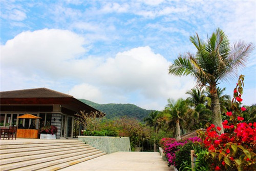 加盟美蛙鱼头火锅在杭州市开店装修要多少钱，杭州市加盟鱼火锅多少钱比较合适